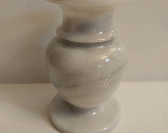 Urna de mármol