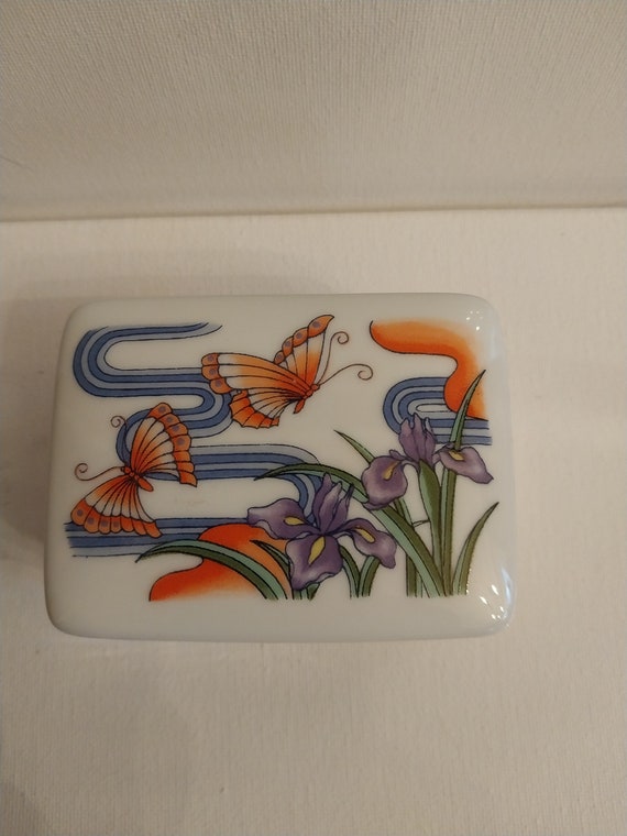 Porcelain Butterfly Designed Trinket Box