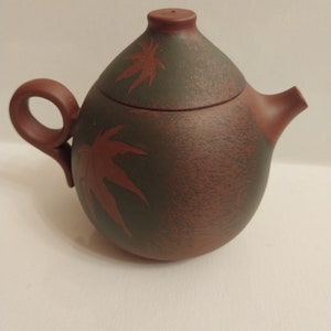 Yixing Leaf Designed Teapot