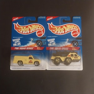 Lot de deux Hot Wheels Fire Squad