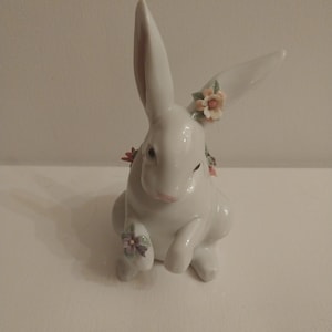 Lladro Sitting Bunny With Flowers