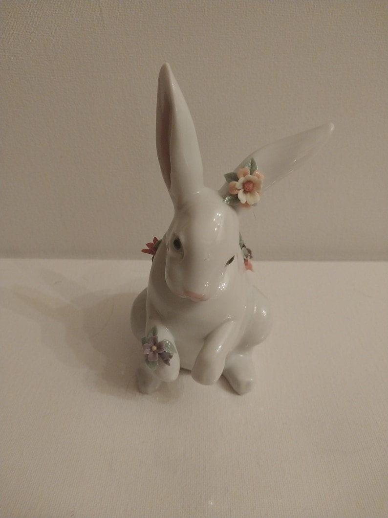 Lladro Sitting Bunny with Flowers - Thumbnail 2