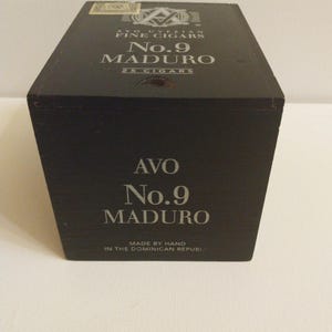 Caja de cigarros Avo Uvezian No. 9 Maduro imagen 2