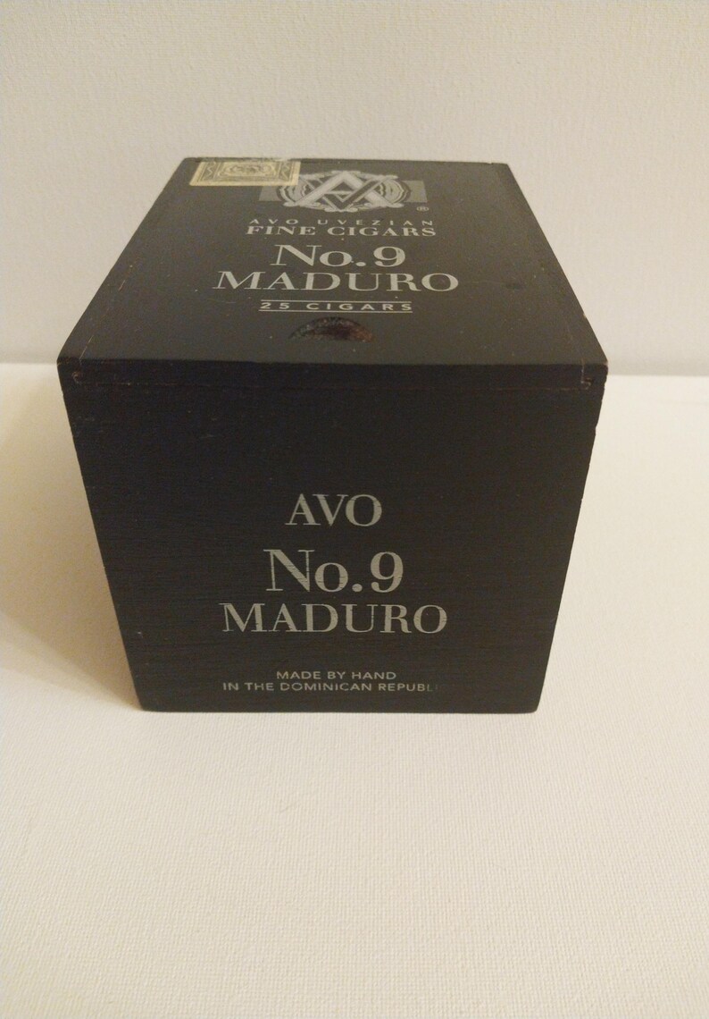 Caja de cigarros Avo Uvezian No. 9 Maduro imagen 2