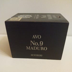 Caja de cigarros Avo Uvezian No. 9 Maduro imagen 3