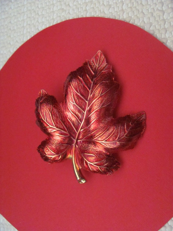 Scarlet Leaf Brooch - image 9