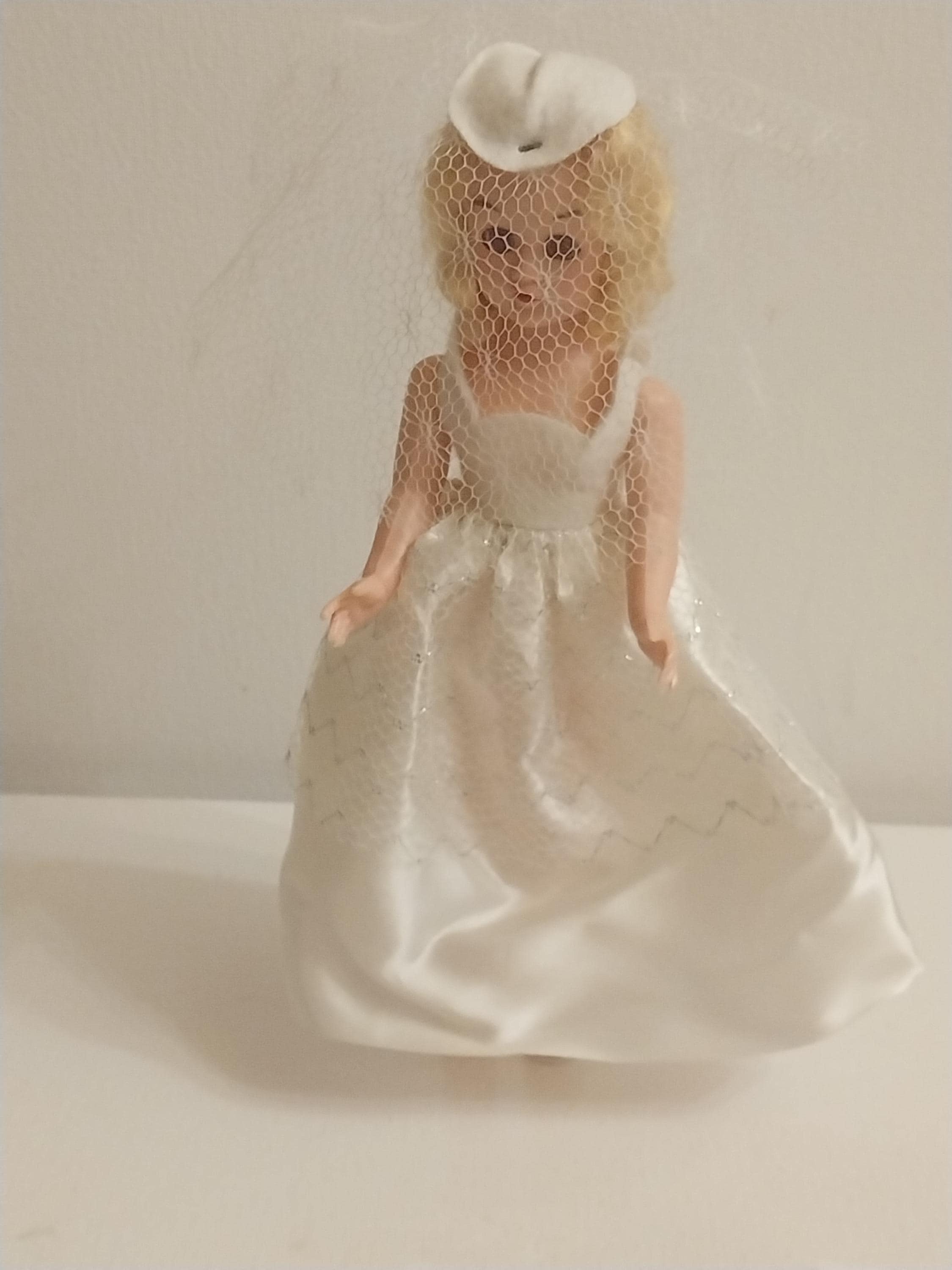 Poupée mariée ancienne - Canada