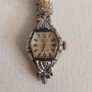 Vintage Ladies Gruen Watch - Hand Wind Style