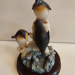 Figurine de pingouins gambadants