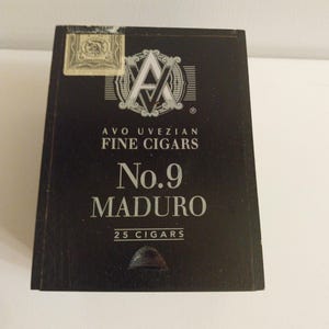 Caja de cigarros Avo Uvezian No. 9 Maduro imagen 1
