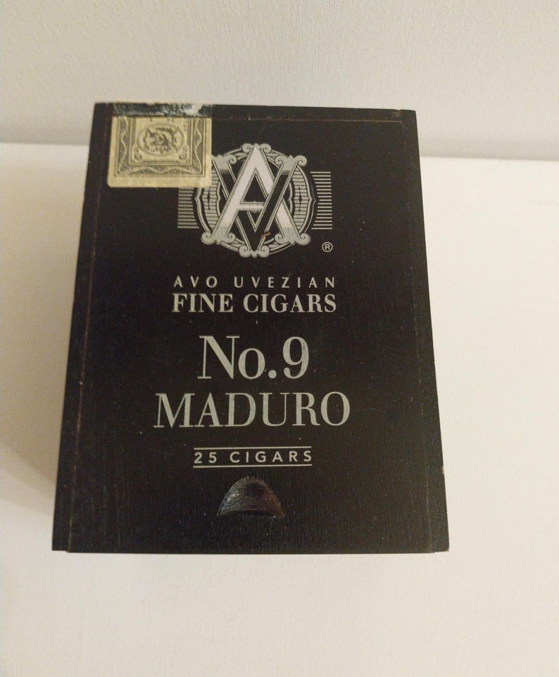 Caja de cigarros Avo Uvezian No. 9 Maduro imagen 1