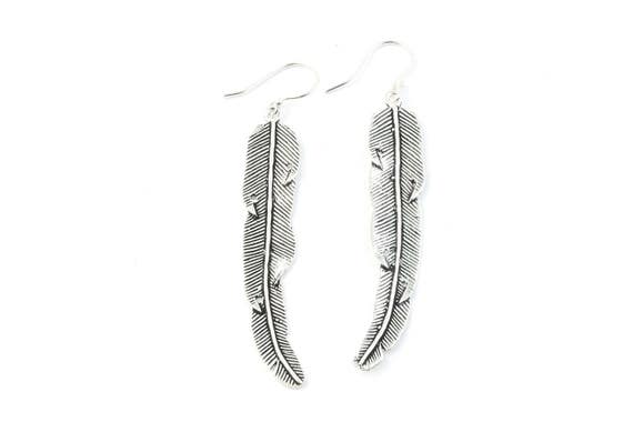 Fuchsia /& Blue Uniquely Stylish and Charming 20cm Silver Chain Dangly Pierce 8 Earrings Hues of Dramatic Green Vintage Long Feather