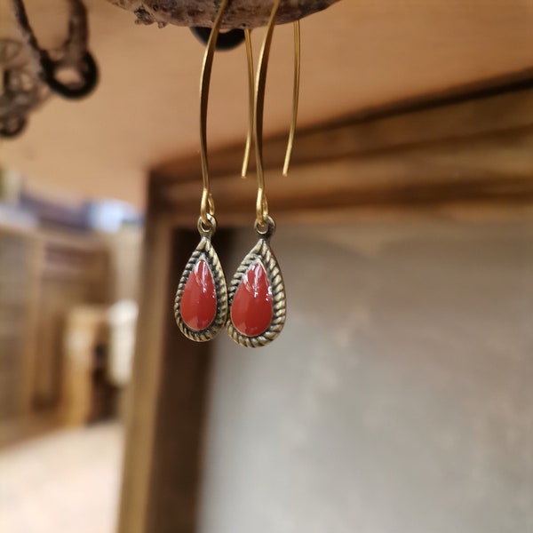 Boucles d'oreilles goutte d'eau rouge (émaillé/Bronze brut)