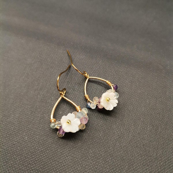 Boucles d'oreilles fleur, pierres "Nacre/Fluorite" (Acier inox doré)