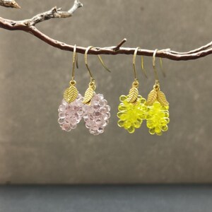 Boucles d'oreille raisins violet/vert (Acier inox doré/résine)