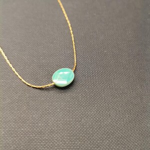 Collier ovale, pierre "Agate herbe" (Acier inox doré)