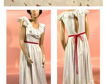 True Vintage Women’s Maxi Dress Cotton White w/Petite Rose Print & Ruffles on Shoulders and Base of Hem Size 4