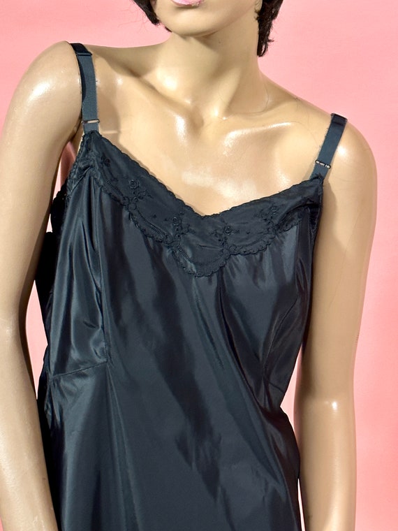 Vintage 1950’s BARBIZON Black  Rayon Nightgown Sl… - image 3