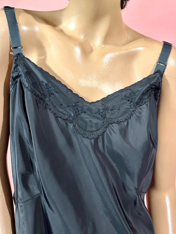 Vintage 1950’s BARBIZON Black  Rayon Nightgown Sl… - image 6