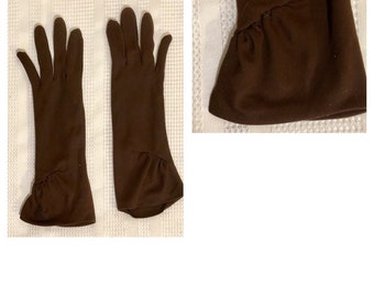 Vintage jaren 1950 dames bruine nylon handschoenen met mooie gedetailleerde uitlopende manchet-prachtig! Perfect voor de herfst!