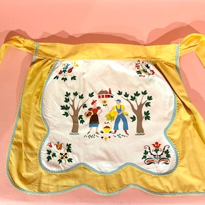 Vintage 1950’s Cotton Pennsylvania Dutch Yellow Half Apron with a Farm Scene Motif. Heavy Quality Cotton, Beautifully Made Exceptional Color