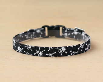 Halloween Cat Collar - Pirate Skulls