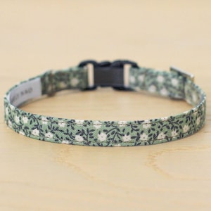 Collar floral verde oliva para gatos: collar botánico de algodón con hebilla de seguridad desmontable, regalo bohemio para mascotas, idea de regalo para gatitos.