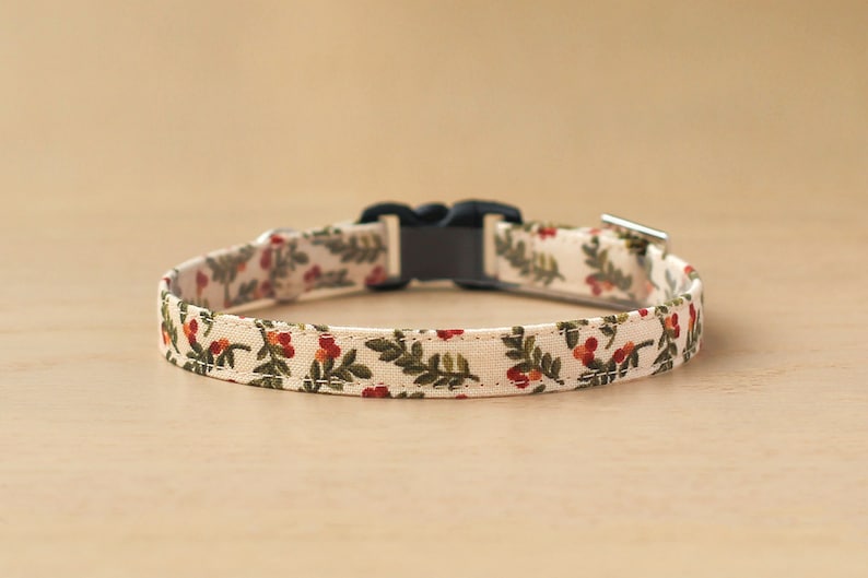 Christmas Cat Collar Winter Berry Botanical Berries Cat Collar / Breakaway or Non-Breakaway / Holiday, Winter / Cat, Kitten, Small Dog image 1