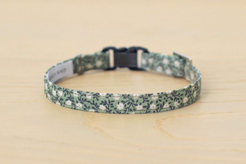 Cat Collar Garden Flower Green Floral Cat Collar / Breakaway or Non-Breakaway / Spring, Summer, Garden / Cat, Kitten, Small Dog image 1