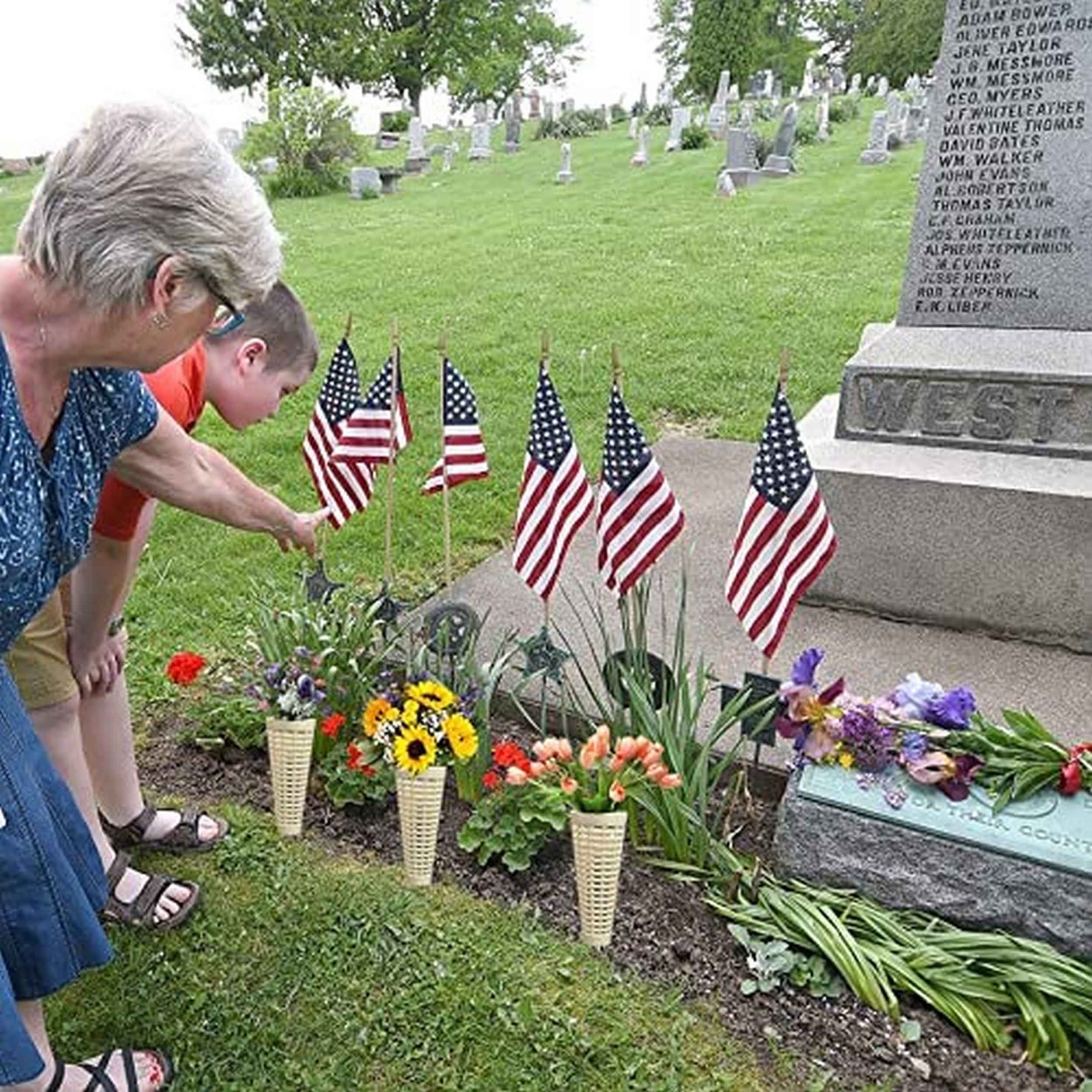 US Gravesite Flower Holder for Cemetery Vase With Spikes Grave Etsy