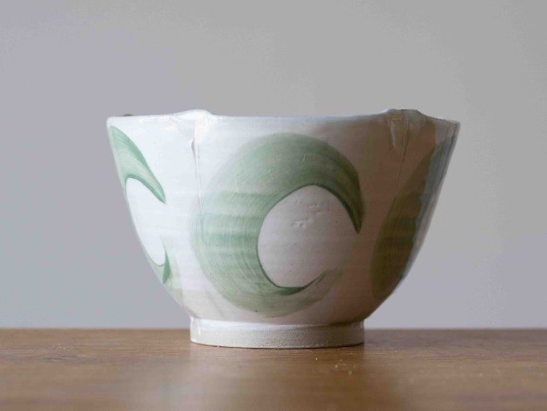 Small Dancing Petals Bowl with Green Decoration image 2