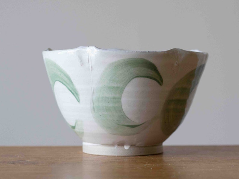 Small Dancing Petals Bowl with Green Decoration image 3