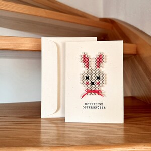 Biglietto d'auguri "Hoppelige Easter Greetings" con coniglietto e busta