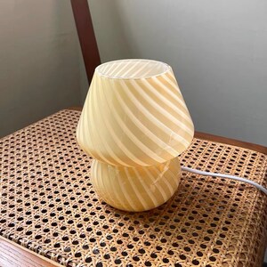 La Lampe Originale Rayee Pour Bebe Champignon Lampe De Table Etsy France