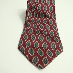 Classic, Burgundy Paisley, Flawless, Made in ITALY, Mens necktie, Excellent!!!!
