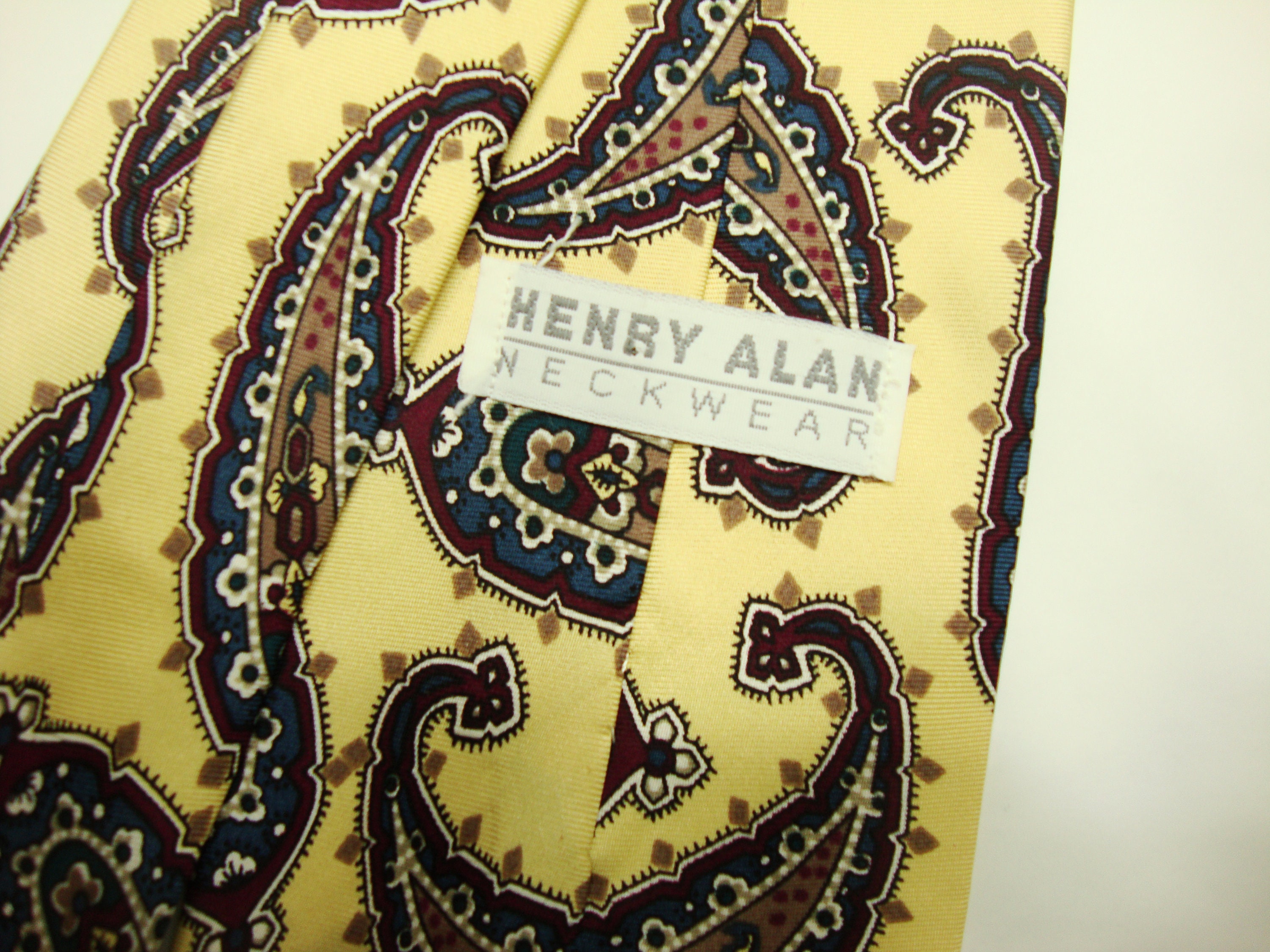 MENS NAVY & YELLOW PAISLEYTIE