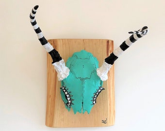 Hand-painted deer skull, skull art, plume, wall decoration, animal art, turquoise, made in quebec, canadian art, deer skull,