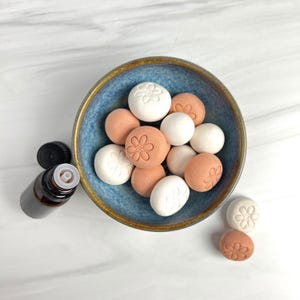 Clay essential oil diffuser stones: Terra cotta & White | The perfect desk accessories and aromatherapy essential oil gifts