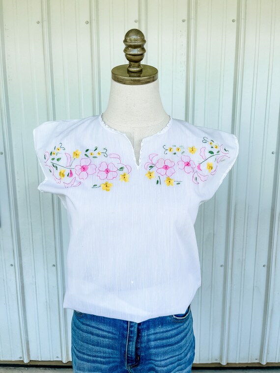 Style White Embroidered Wrinkled Cotton Blouses Summer main image 1
