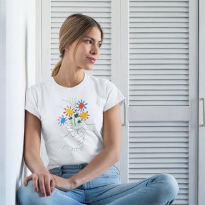 T-Shirt Pablo Picasso Minimalist Blumenstrauß, bedrucktes T-Shirt Blumenstrauß Friedensgeschenkidee von ONME Friedenssymbol Erde Tagesgeschenk
