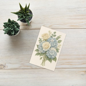 Tarjeta de felicitación botánica vintage con hortensias: tarjeta floral en blanco de un ramo hecho a mano, papelería floral antigua para bodas, 10,8 x 14 cm