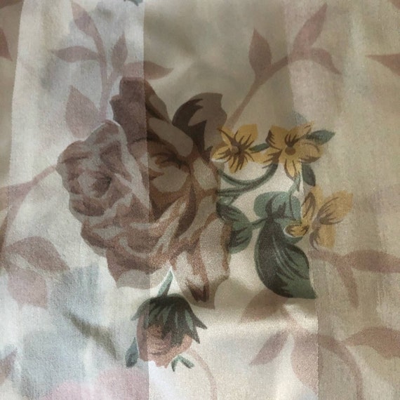 Vintage ladies scarf floral with roses rolled edg… - image 6