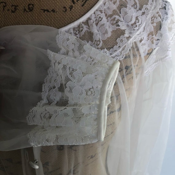 Vintage white sheer & lace peignoir excellent con… - image 5