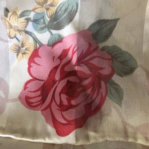 Vintage ladies scarf floral with roses rolled edg… - image 5