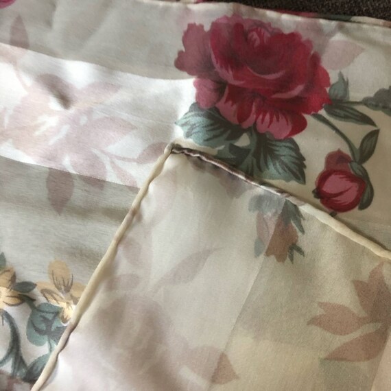 Vintage ladies scarf floral with roses rolled edg… - image 3