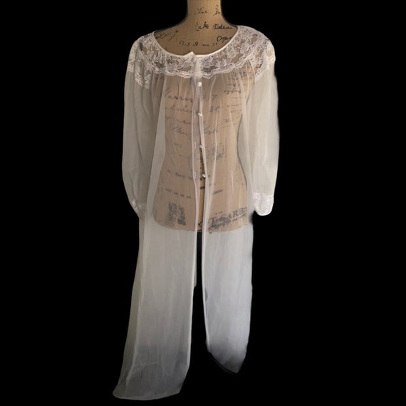 Vintage white sheer & lace peignoir excellent con… - image 3