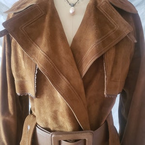 90s YSL Western Suede Cuir Œillet 100% Soie doublé Yves Saint Laurent trench veste FR 40 US 6 Fabriqué en Italie