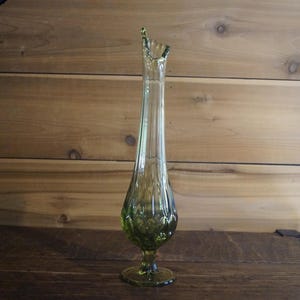 Fenton Colonial Green Swung Glass Vase