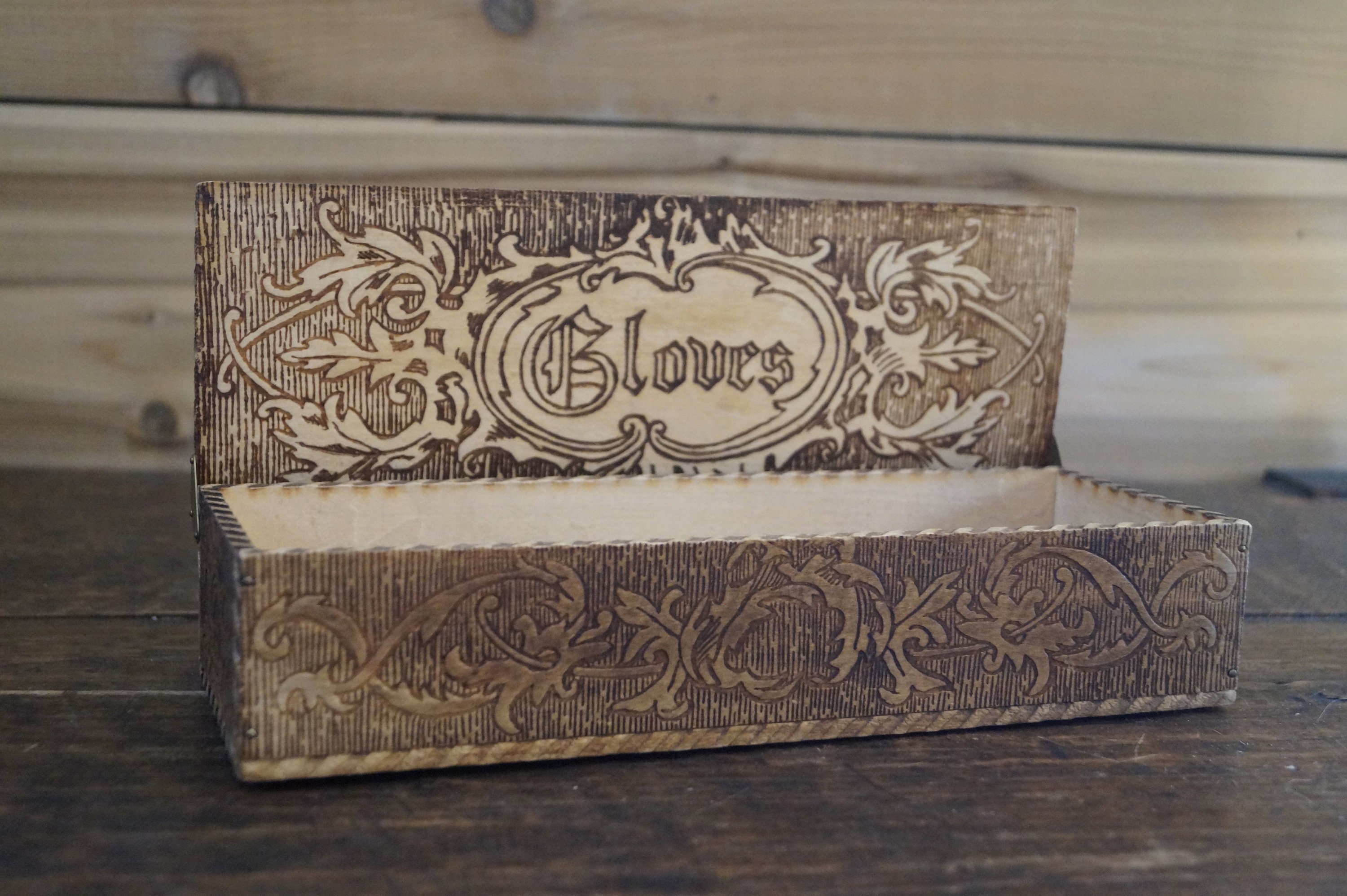 Pyrograver une boîte en bois avec des motifs végétaux - Marie Claire
