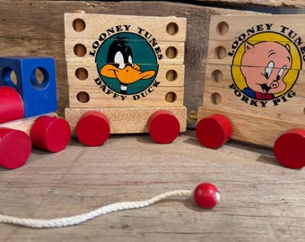 Looney Tunes 1992 wooden puzzle pull toy train 2 railroad cars and 1 engine